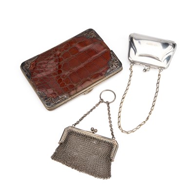 Lot 207 - A SILVER-MOUNTED MESH PURSE