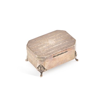Lot 216 - A GEORGE V SILVER JEWELLERY BOX