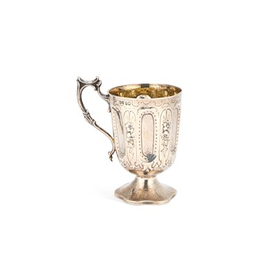 Lot 420 - A VICTORIAN SILVER MUG