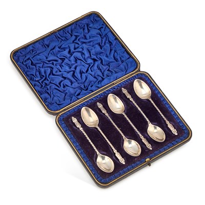 Lot 381 - A SET OF SIX EDWARDIAN SILVER APOSTLE TEASPOONS