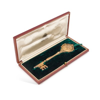 Lot 299 - AN ELIZABETH II SILVER-GILT PRESENTATION KEY