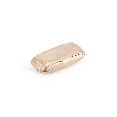 Lot 293 - AN ELIZABETH II SILVER SNUFF BOX