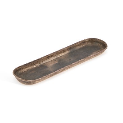 Lot 334 - AN EDWARDIAN SILVER HAT PIN TRAY