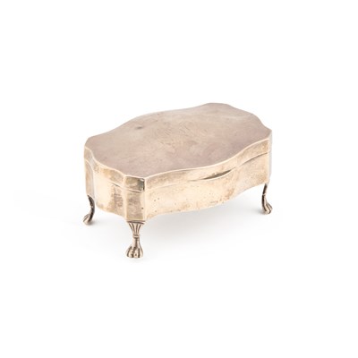 Lot 389 - A GEORGE V SILVER JEWELLERY BOX