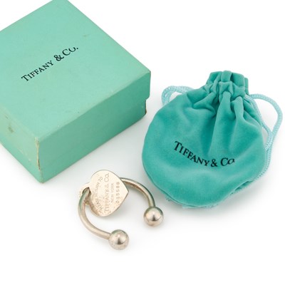 Lot 208 - A TIFFANY & CO STERLING SILVER 'PLEASE RETURN TO TIFFANY & CO' KEYRING