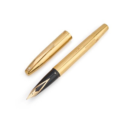 Lot 392 - A SHEAFFER GOLD PLATED IMPERIAL TRIUMPH FOUNTAIN PEN
