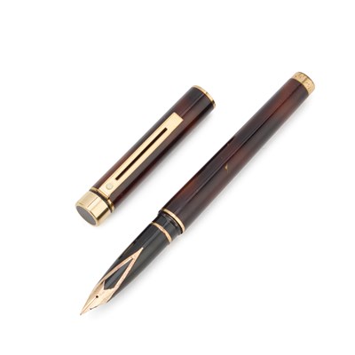 Lot 404 - A SHEAFFER TARGA FOUNTAIN PEN