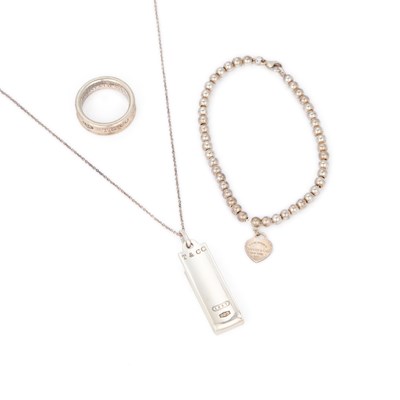 Lot 547 - A GROUP OF SILVER TIFFANY & CO JEWELLERY