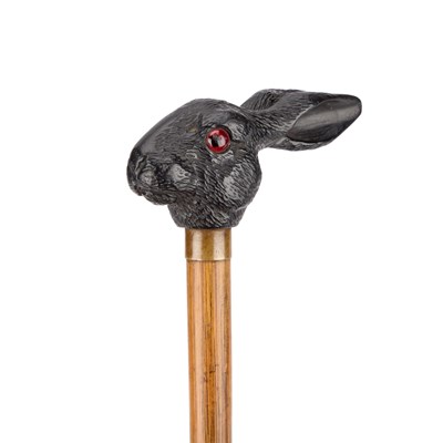 Lot 790 - A LATE VICTORIAN CARVED PARASOL HANDLE