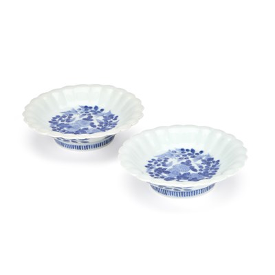 Lot 140 - A PAIR OF JAPANESE NABESHIMA PORCELAIN DISHES