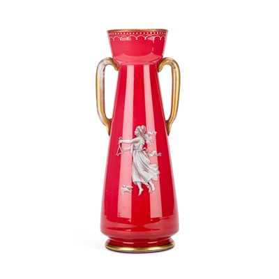 Lot 12 - A LATE 19TH CENTURY CASED GLASS VASE