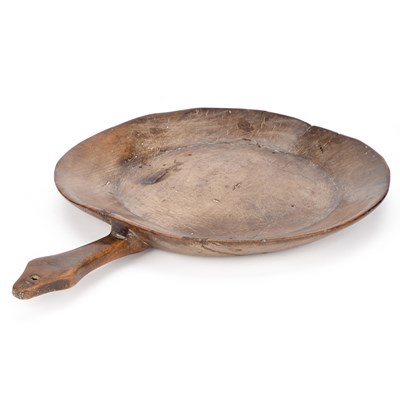 Lot 791 - A TREEN DISH