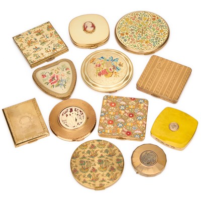 Lot 445 - A GROUP OF COMPACTS