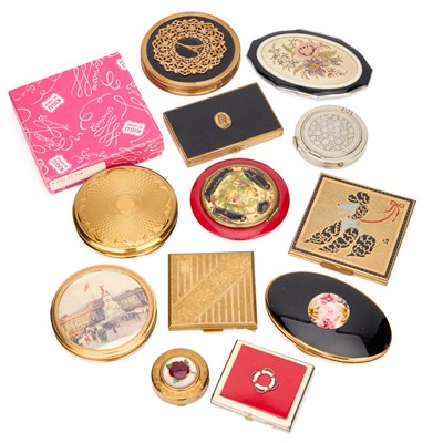 Lot 474 - A GROUP OF COMPACTS