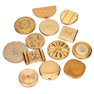 Lot 439 - A GROUP OF COMPACTS