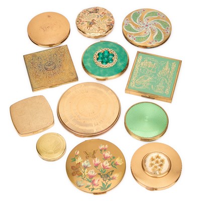 Lot 451 - A GROUP OF COMPACTS