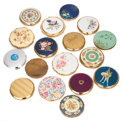 Lot 419 - A COLLECTION OF STRATTON COMPACTS