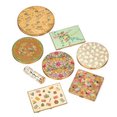 Lot 472 - A GROUP OF VOGUE COMPACTS