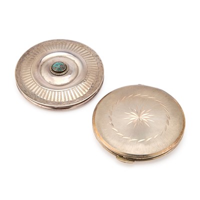 Lot 211 - AN ELIZABETH II SILVER COMPACT