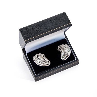 Lot 601 - A PAIR OF DIAMOND EARRINGS