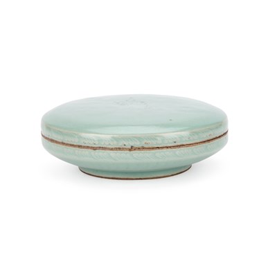 Lot 127 - A CHINESE CELADON BOX AND COVER
