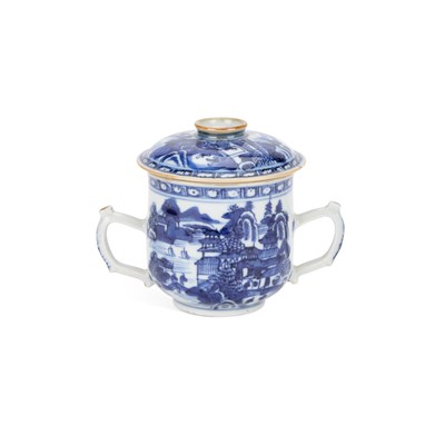 Lot 159 - AN 18TH CENTURY CHINESE BLUE AND WHITE TWO-HANDLED CUP AND COVER