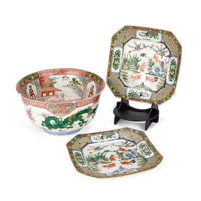 Lot 120 - A CHINESE FAMILLE VERTE PORCELAIN BOWL TOGETHER WITH A PAIR OF CHINESE FAMILLE VERTE DISHES