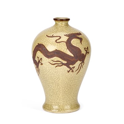 Lot 128 - A LARGE CHINESE CRACKLE-GLAZED BALUSTER VASE