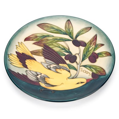 Lot 93 - A MOORCROFT POTTERY PLATE