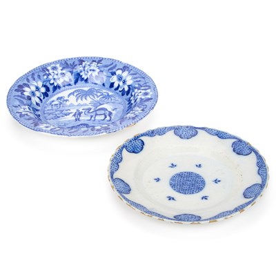 Lot 85 - A 19TH CENTURY BLUE TRANSFER PRINTED POTTERY PLATE TOGETHER WITH A 19TH CENTURY TIN-GLAZED PLATE