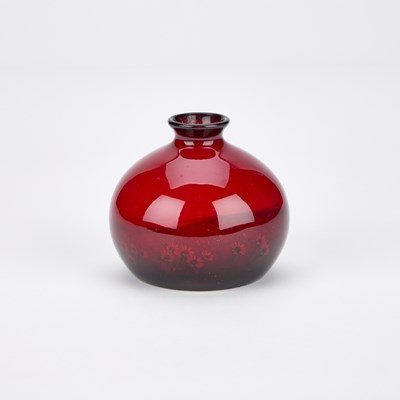 Lot 86 - A ROYAL DOULTON FLAMBE VASE