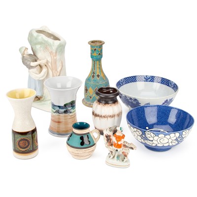 Lot 107 - A GROUP OF CERAMICS