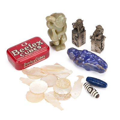Lot 62 - A GROUP OF ITEMS