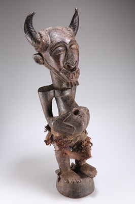 Lot 361 - A LARGE NKISI HORNED FETISH (DEMOCRATIC REPUBLIC OF CONGO)