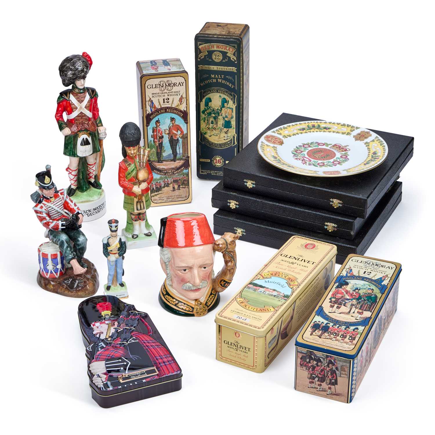 Lot 38 - A COLLECTION OF ITEMS