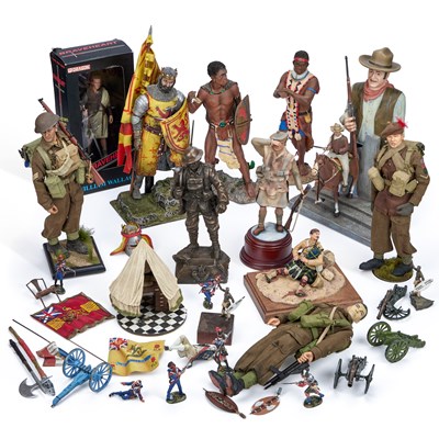 Lot 18 - A LARGE COLLECTION OF FIGURES INCLUDING MODEL SOLDIERS