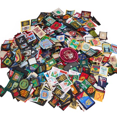 Lot 438 - A LARGE COLLECTION OF CLOTH SCOUT BADGES