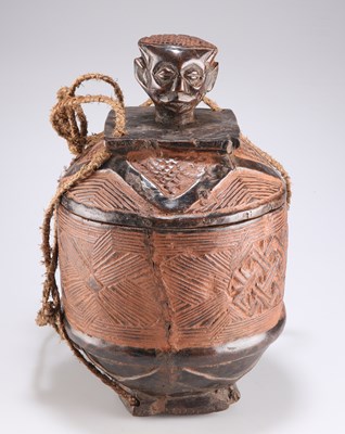 Lot 269 - A KUBA BONGOTAL CARVED WOODEN STORAGE CONTAINER AND COVER (DEMOCRATIC REPUBLIC OF CONGO)