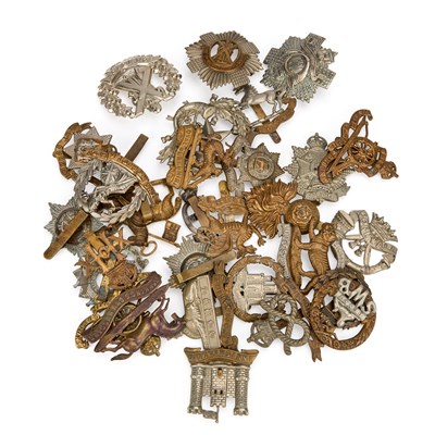 Lot 19 - A GROUP OF MILITARY CAP BADGES