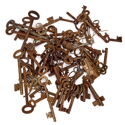 Lot 448 - A COLLECTION OF VINTAGE DOOR AND FURNITURE KEYS