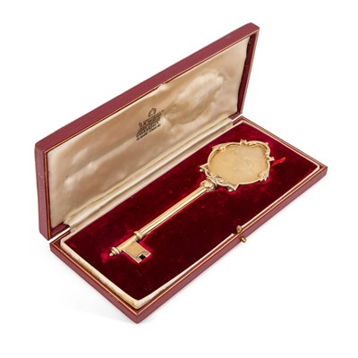 Lot 291 - AN ELIZABETH II SILVER-GILT PRESENTATION KEY
