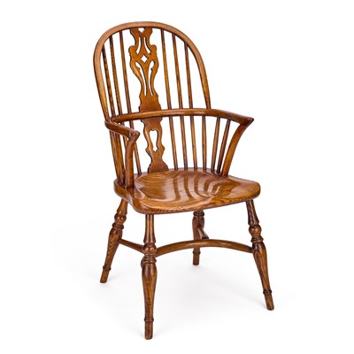 Lot 673 - A PERIOD STYLE ELM AND OAK CHILD'S WINDSOR CHAIR