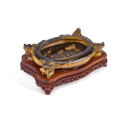 Lot 136 - A FINE AND UNUSUAL CHINESE CARVED TIGER'S EYE BRUSH WASHER