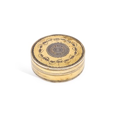 Lot 457 - AN 18TH CENTURY SILVER-GILT CIRCULAR BOX