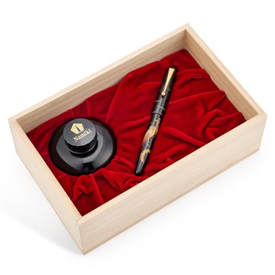 Lot 618 - A JAPANESE NAMIKI LACQUER FOUNTAIN PEN