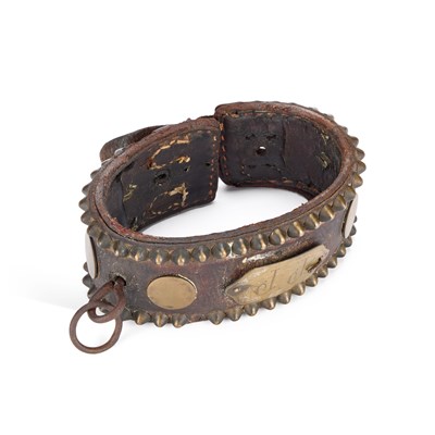 Lot 103 - A VICTORIAN BRASS AND LEATHER DOG COLLAR
