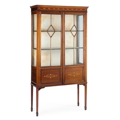 Lot 662 - AN EDWARDIAN INLAID MAHOGANY VITRINE