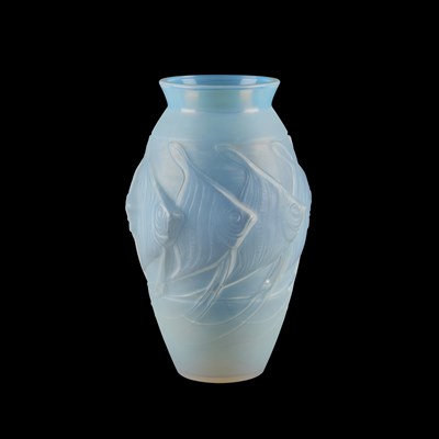Lot 6 - A SABINO OPALESCENT AND FROSTED GLASS VASE