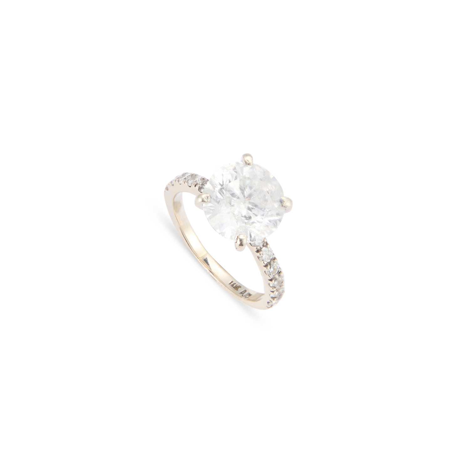 Lot A SOLITAIRE DIAMOND RING