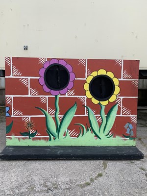 Lot 8 - ALICE IN WONDERLAND SET PIECES
